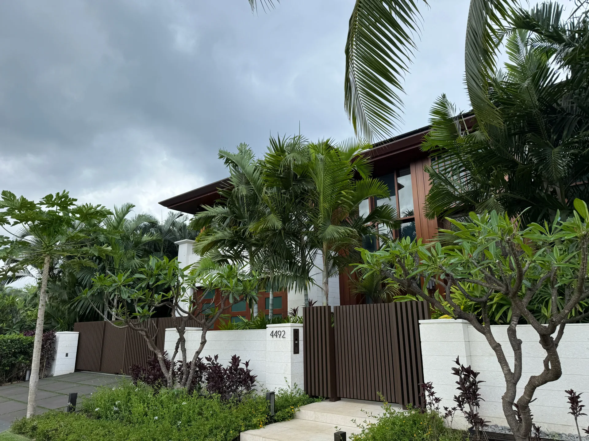 Banner for Tinggi Pagar Rumah yang Ideal: Menjaga Keseimbangan antara Keamanan dan Kenyamanan