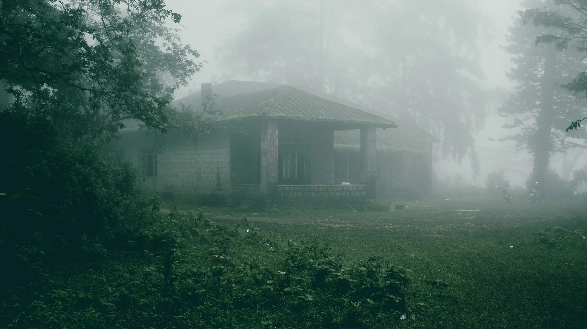 Banner for 5 Kesalahan Desain Rumah yang Bikin Rumah Terasa Angker dan Mencekam
